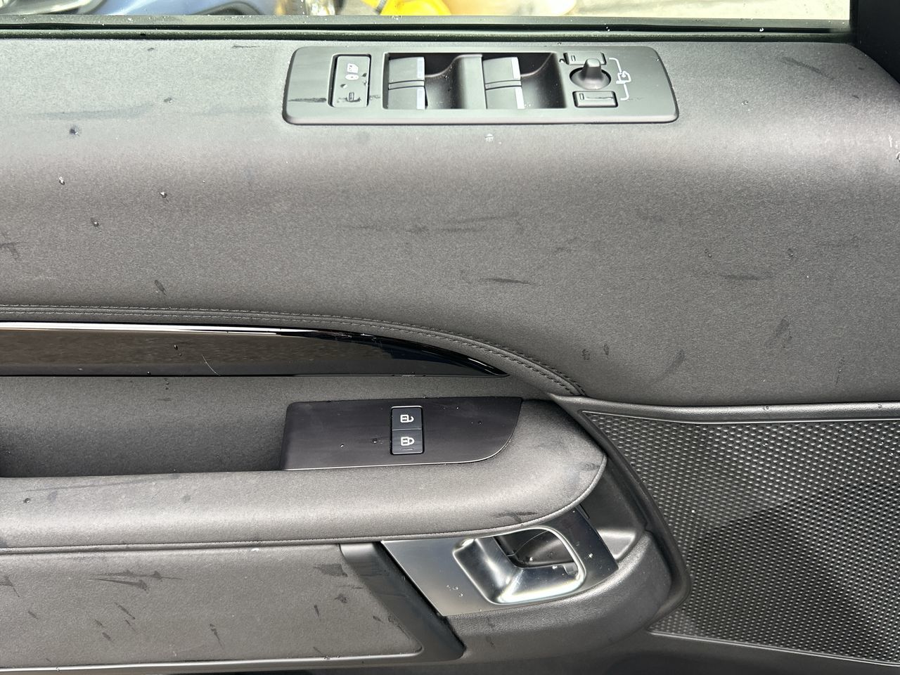 2023 Land Rover Discovery in North Vancouver, British Columbia