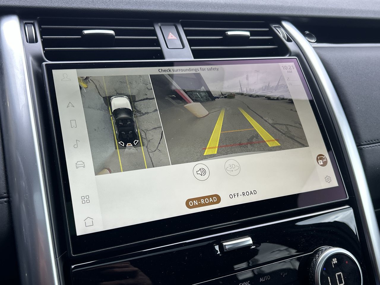 2023 Land Rover Discovery in North Vancouver, British Columbia
