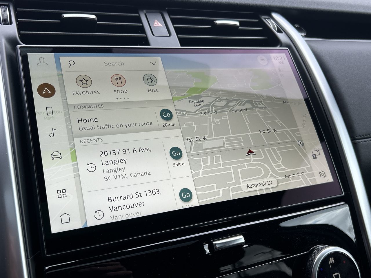 2023 Land Rover Discovery in North Vancouver, British Columbia