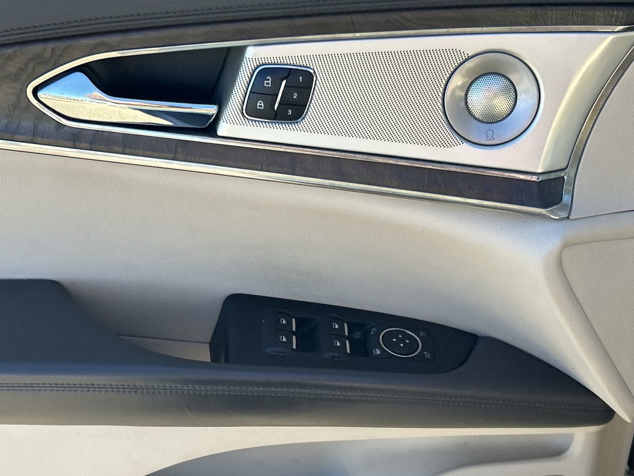 Lincoln MKX  2016 à North Vancouver, Colombie-Britannique