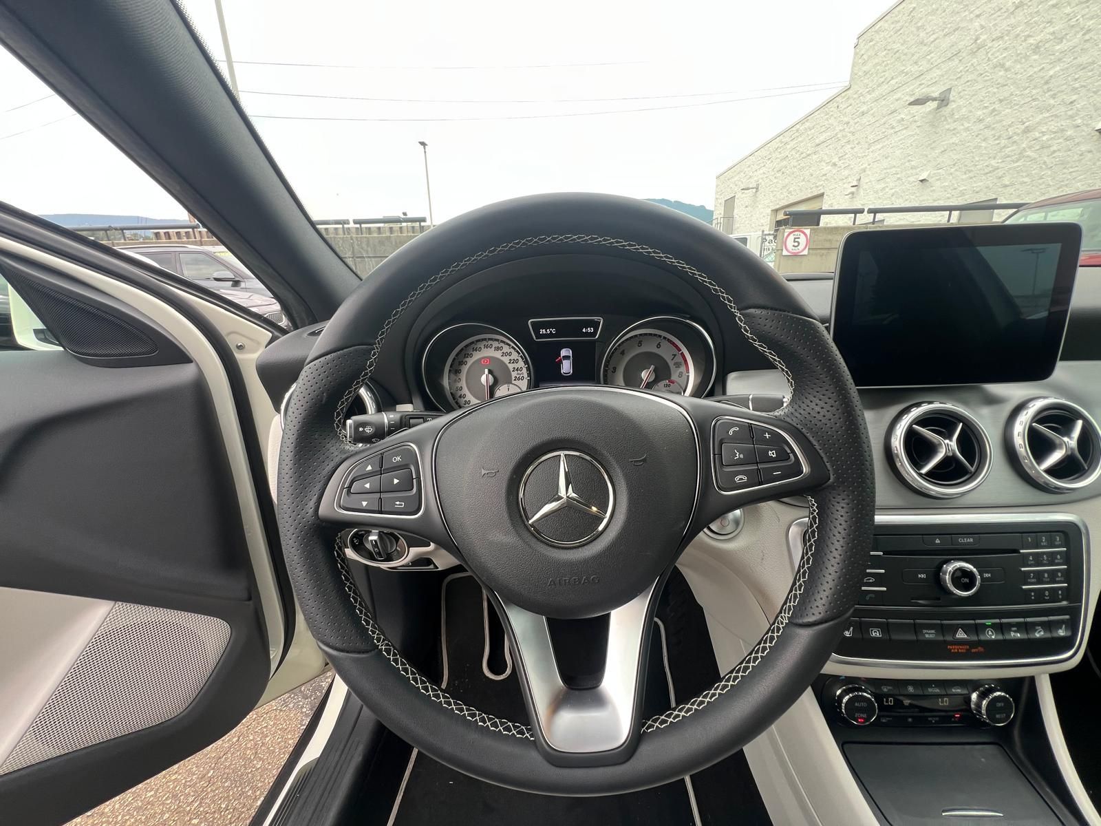 Mercedes-Benz GLA250  2017 à North Vancouver, Colombie-Britannique
