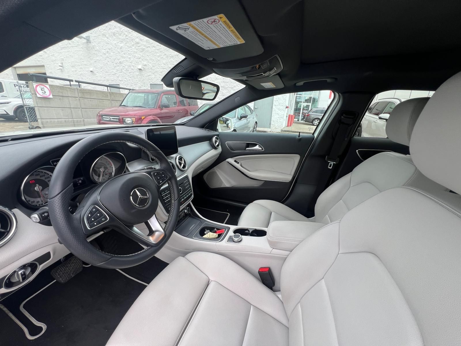 Mercedes-Benz GLA250  2017 à North Vancouver, Colombie-Britannique