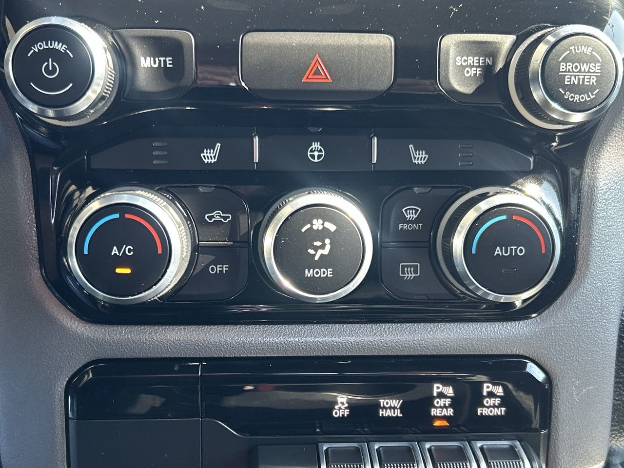 2019 Ram RAM 1500 Crew Cab 4x4 (dt) in North Vancouver, British Columbia