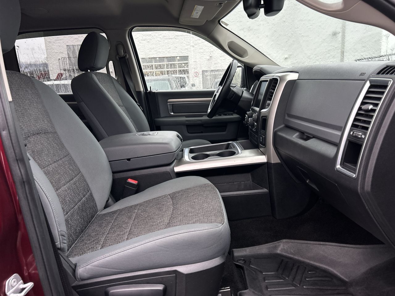 2017 Ram RAM 1500 Crew Cab 4x4 in North Vancouver, British Columbia