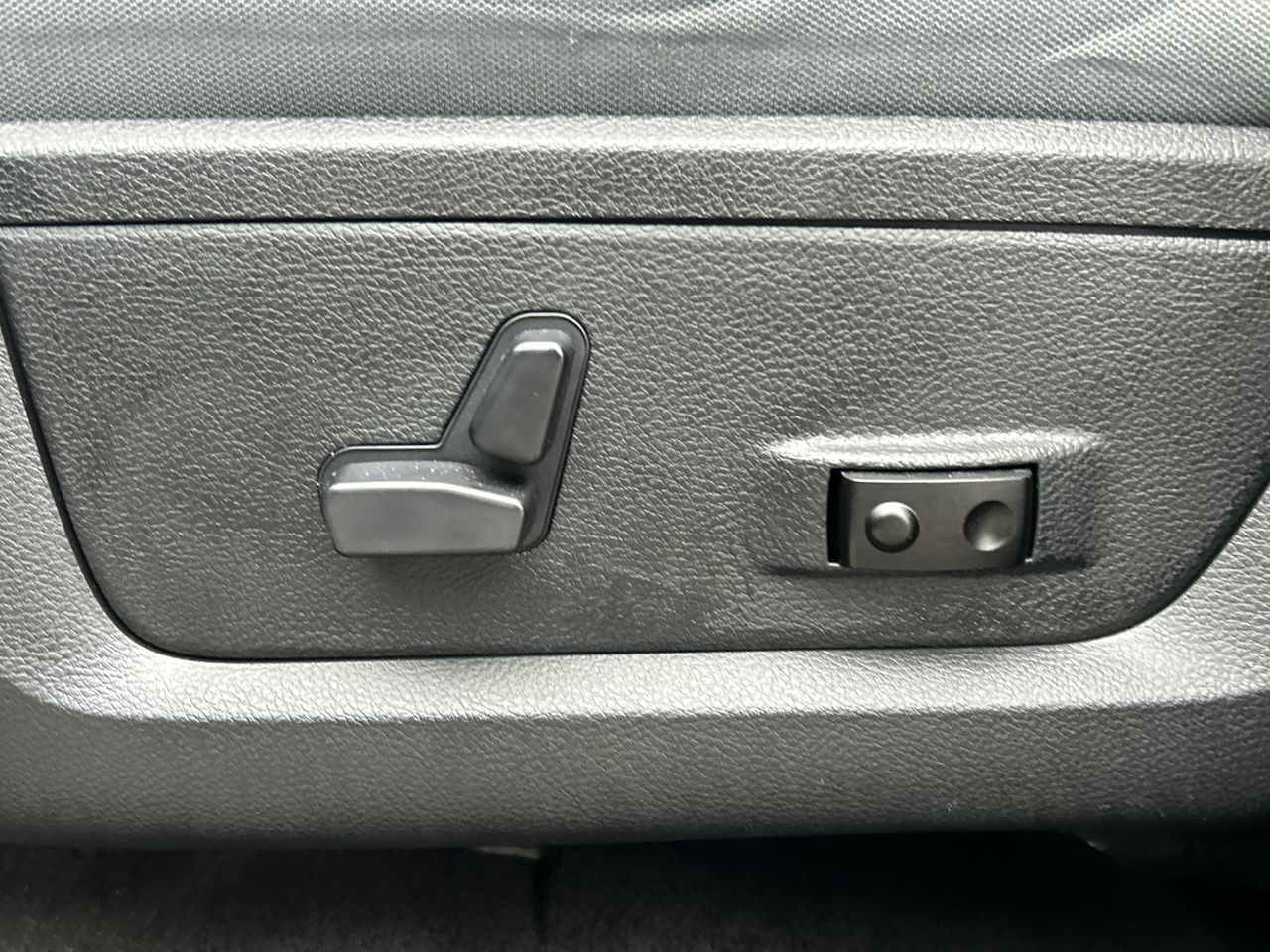 2017 Ram RAM 1500 Crew Cab 4x4 in North Vancouver, British Columbia