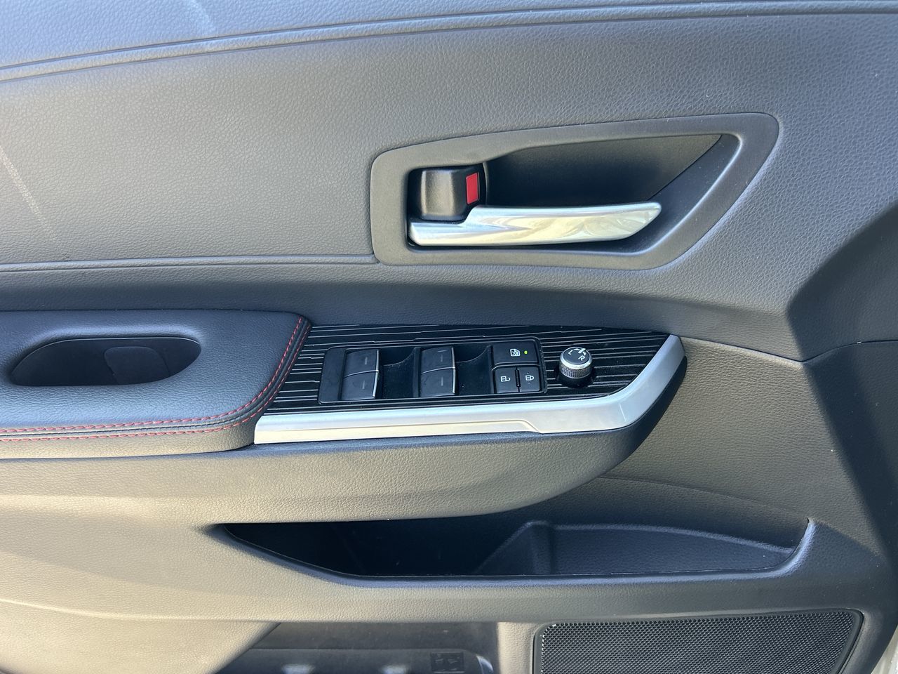 2025 Toyota Sienna Hybrid in North Vancouver, British Columbia