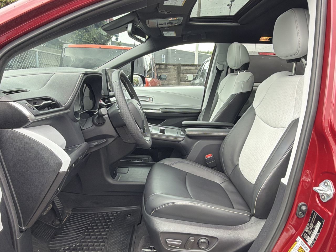 2025 Toyota Sienna Hybrid