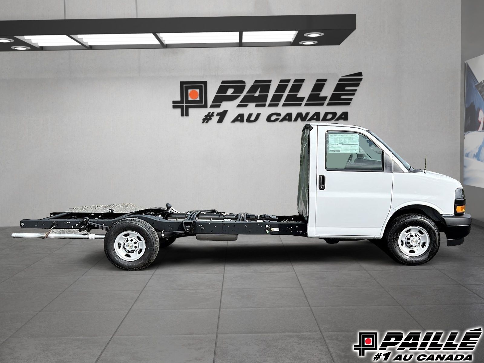 Chevrolet EXPRESS CUTAWAY 3500  2025 à Berthierville, Québec