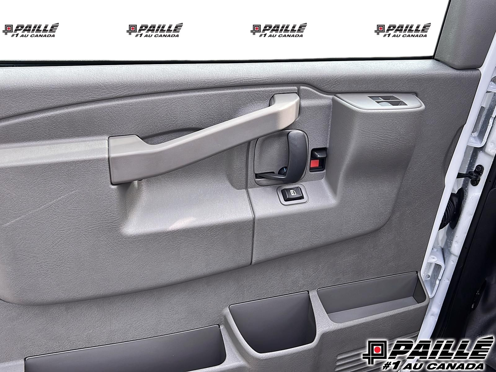 Chevrolet EXPRESS CUTAWAY 3500  2025 à Berthierville, Québec