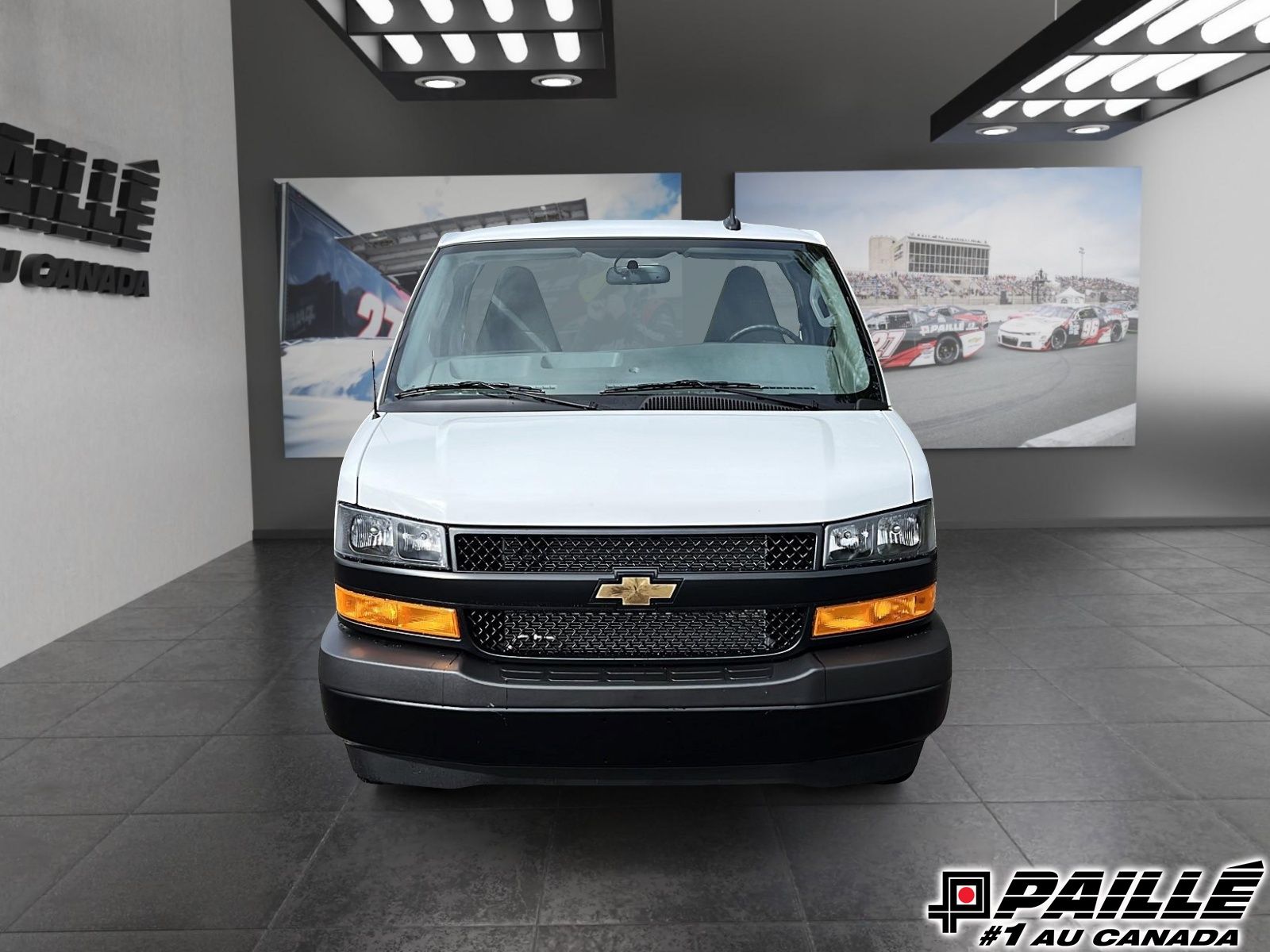 Chevrolet EXPRESS CUTAWAY 3500  2025 à Berthierville, Québec