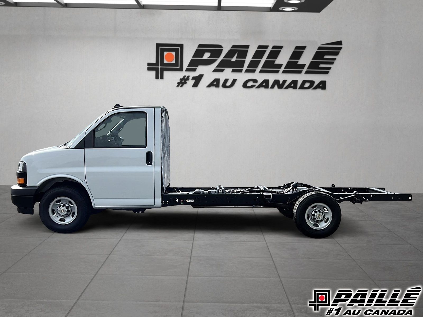 Chevrolet EXPRESS CUTAWAY 3500  2025 à Berthierville, Québec