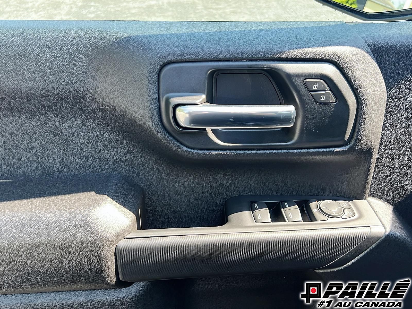 Chevrolet SILVERADO 1500 CUSTOM TB 4RM  2025 à Berthierville, Québec