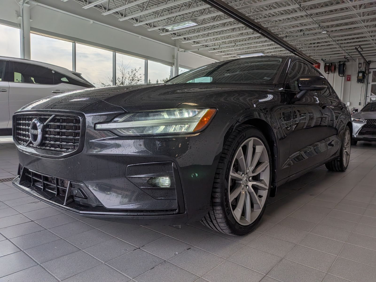 2022 Volvo S60 Momentum