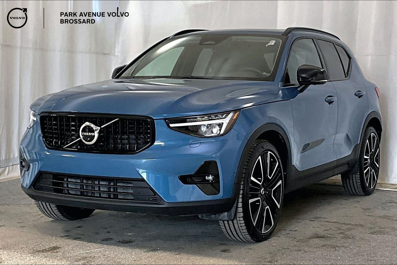 2023 Volvo XC40 ULTIMATE DARK