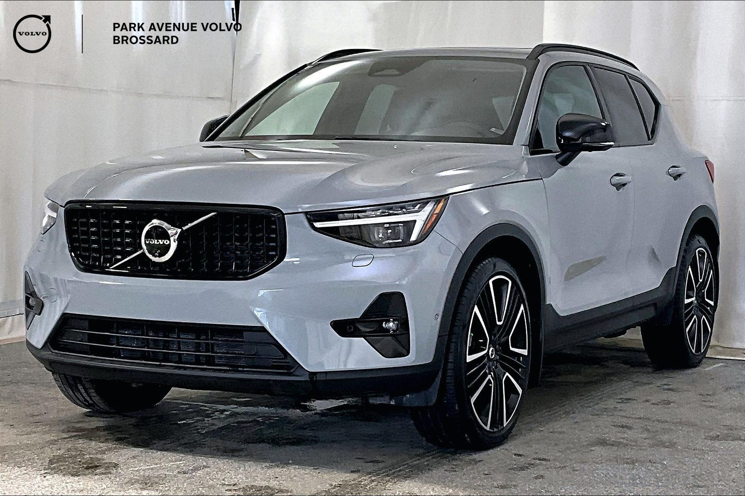 2024 Volvo XC40 ULTIMATE DARK