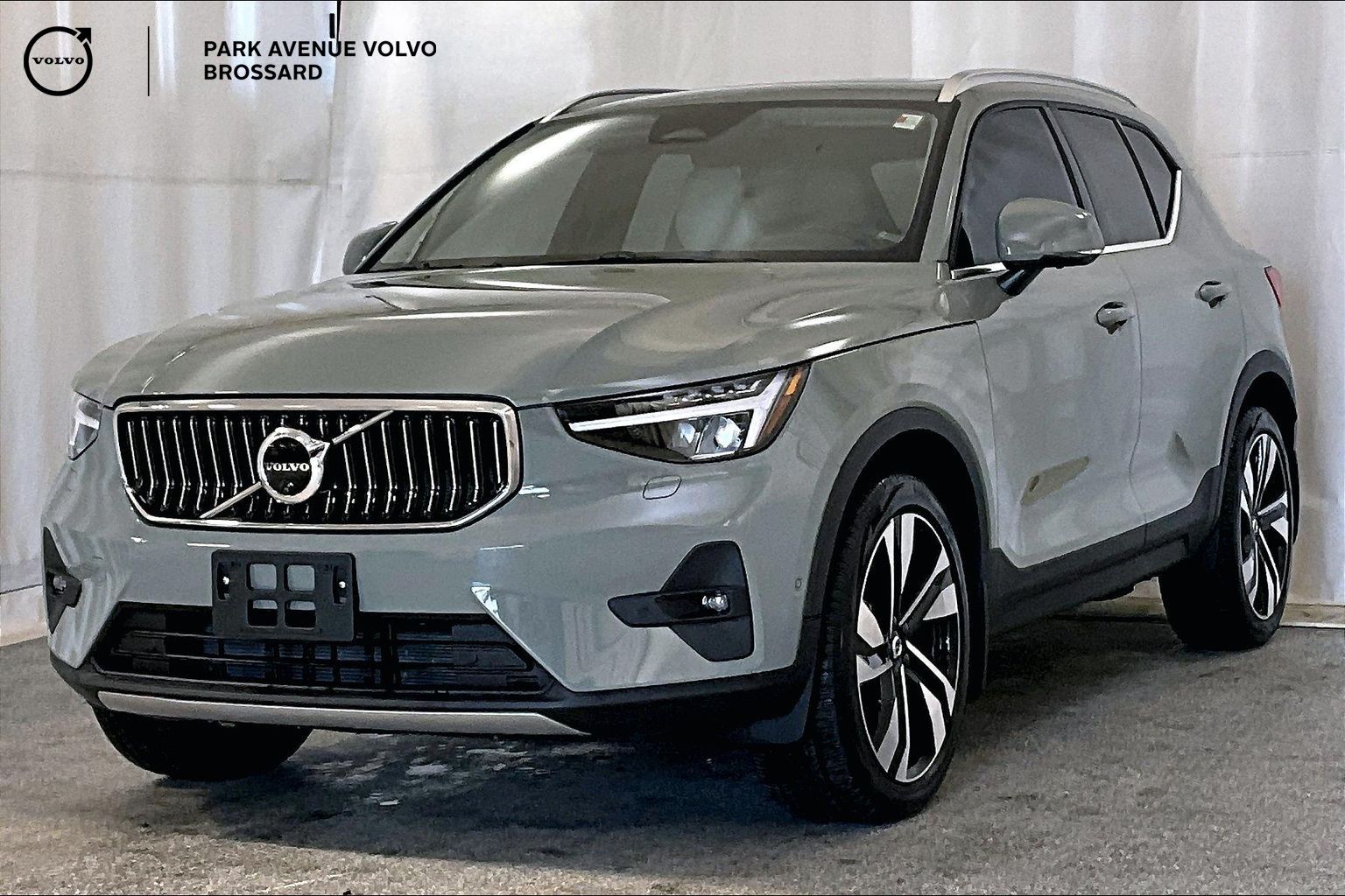 2024 Volvo XC40 PLUS BRIGHT