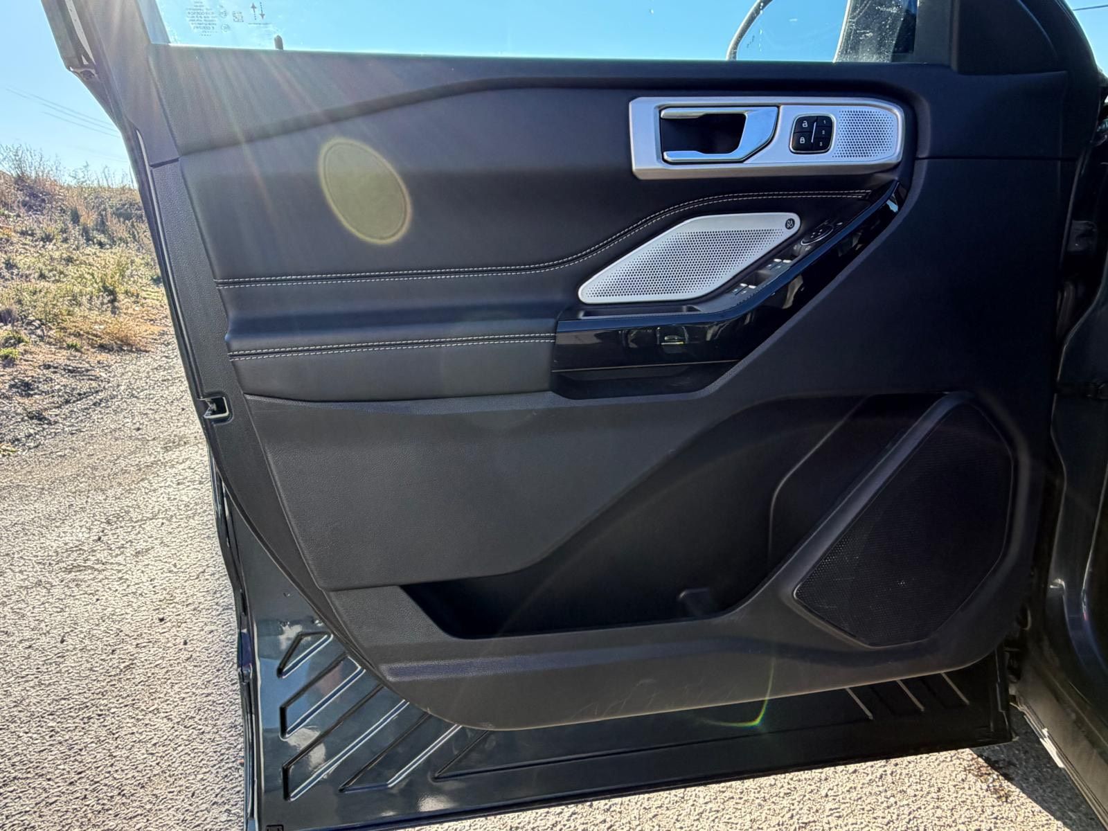 Photo 2023 Ford Explorer ST #8