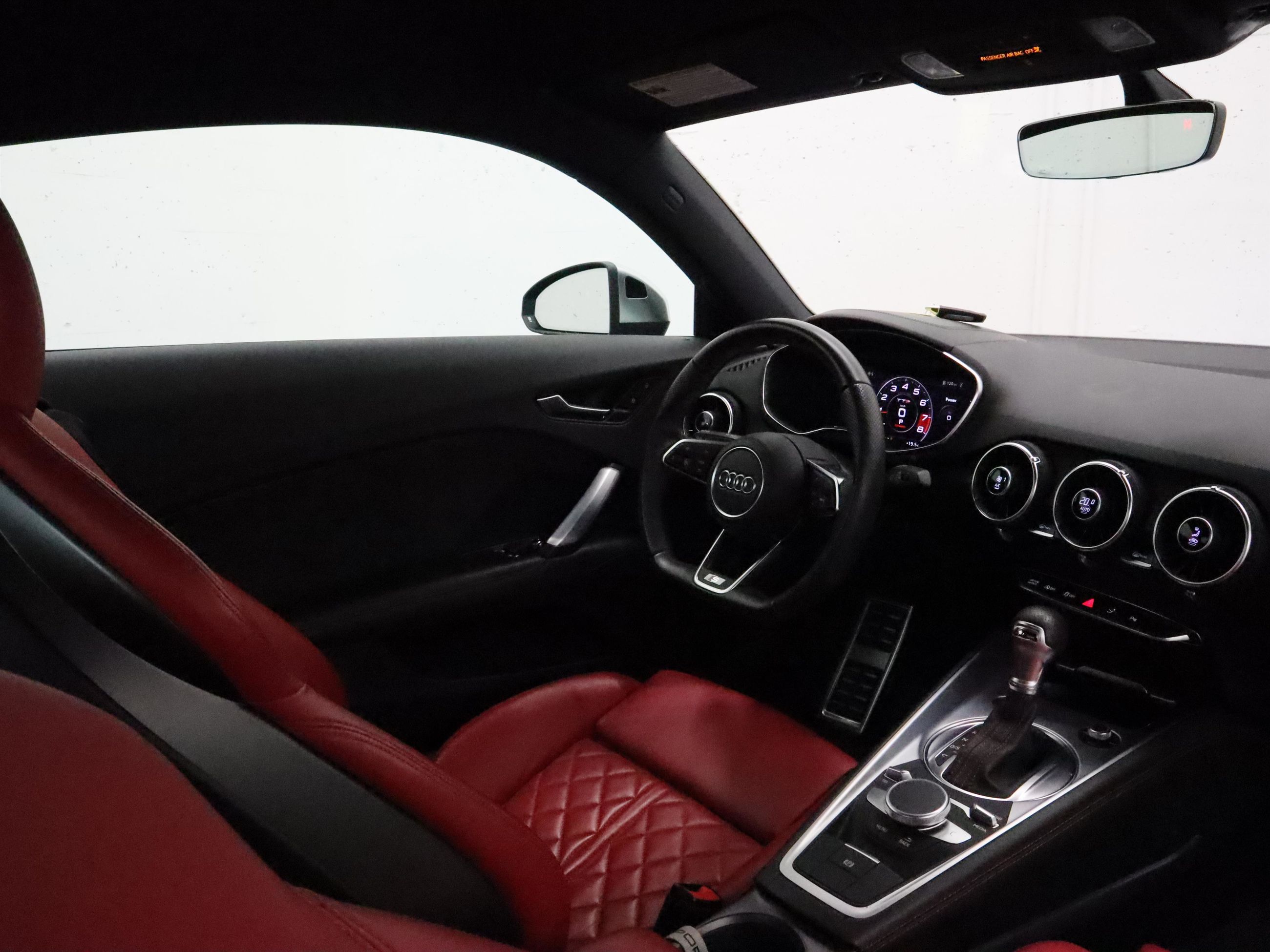 Audi TTS  2020 à Vancouver, Colombie-Britannique