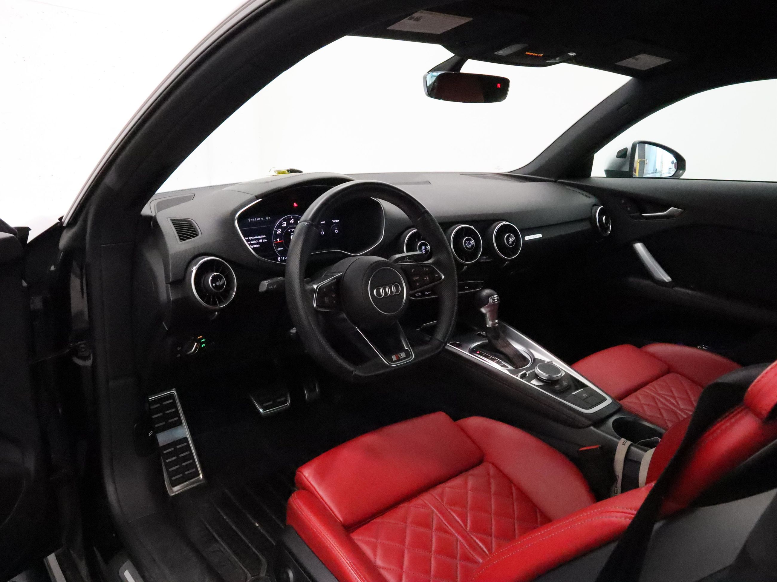 Audi TTS  2020 à Vancouver, Colombie-Britannique