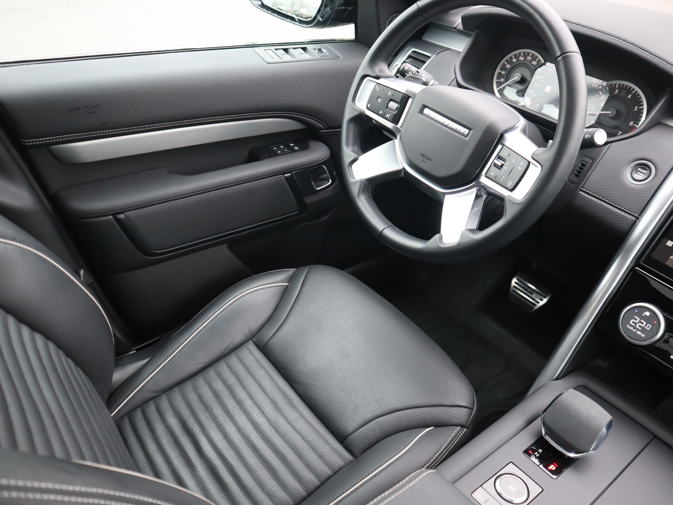 2023 Land Rover Discovery in Vancouver, British Columbia