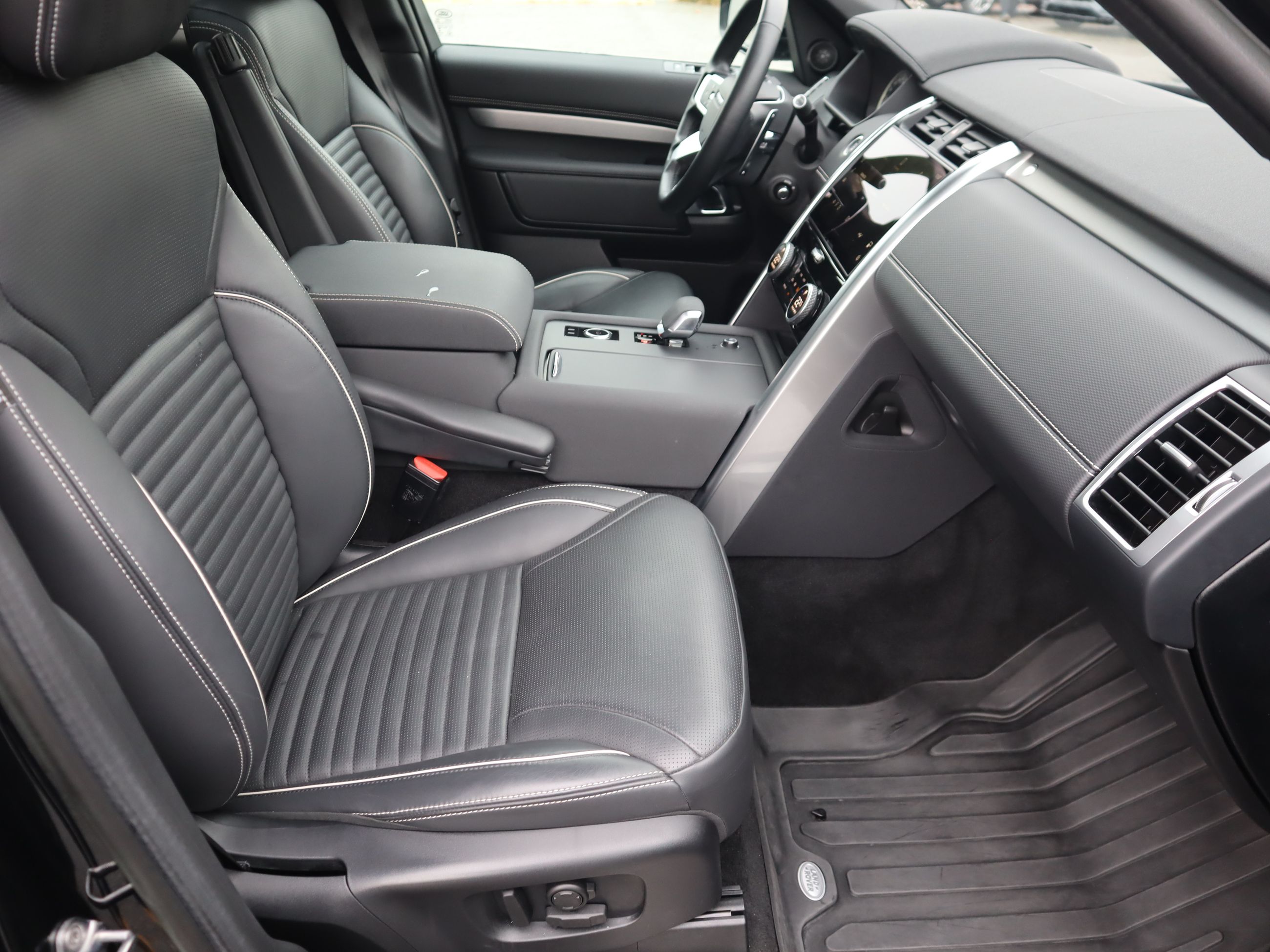 2023 Land Rover Discovery in Vancouver, British Columbia