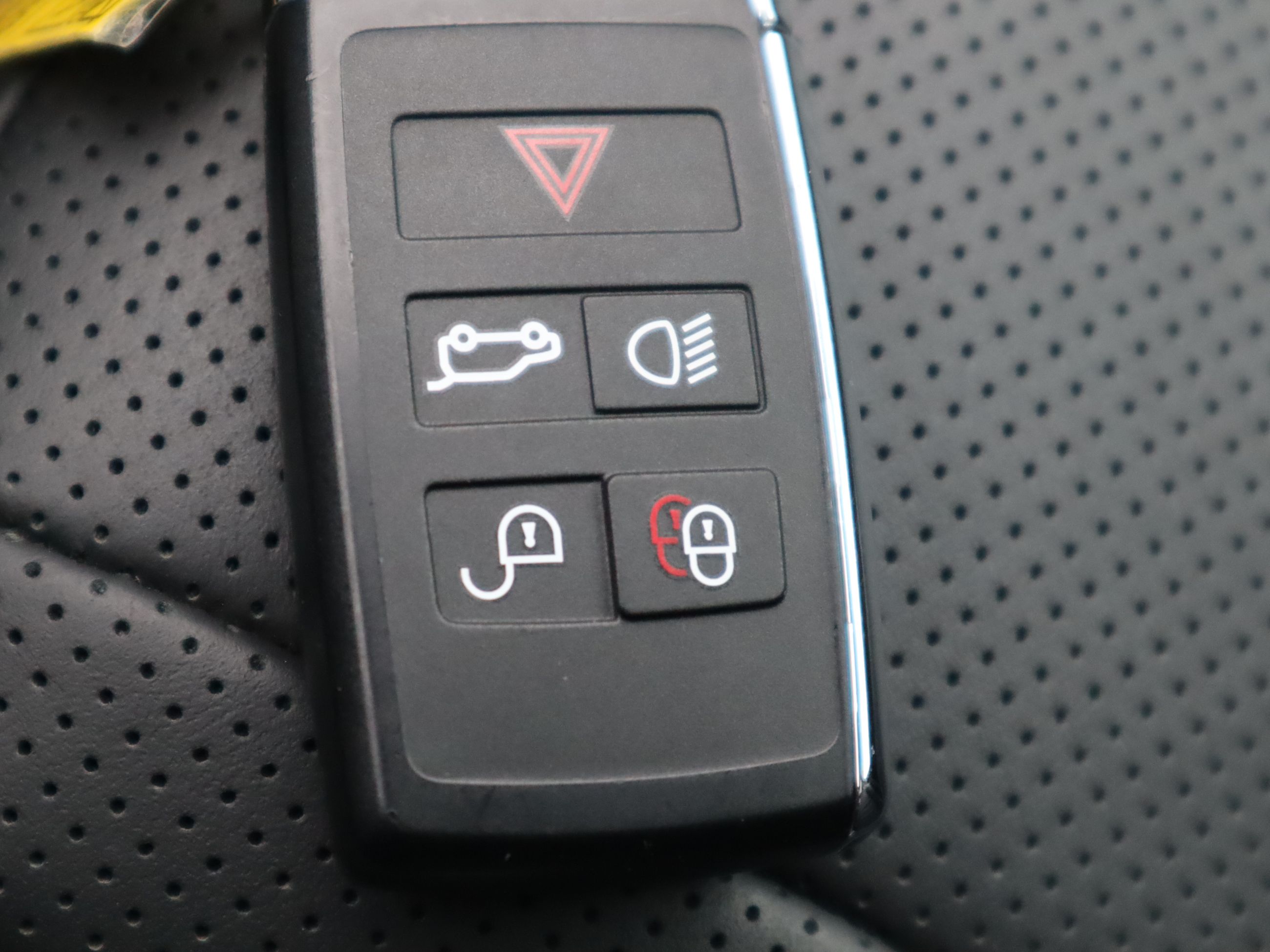 2023 Land Rover Discovery in Vancouver, British Columbia