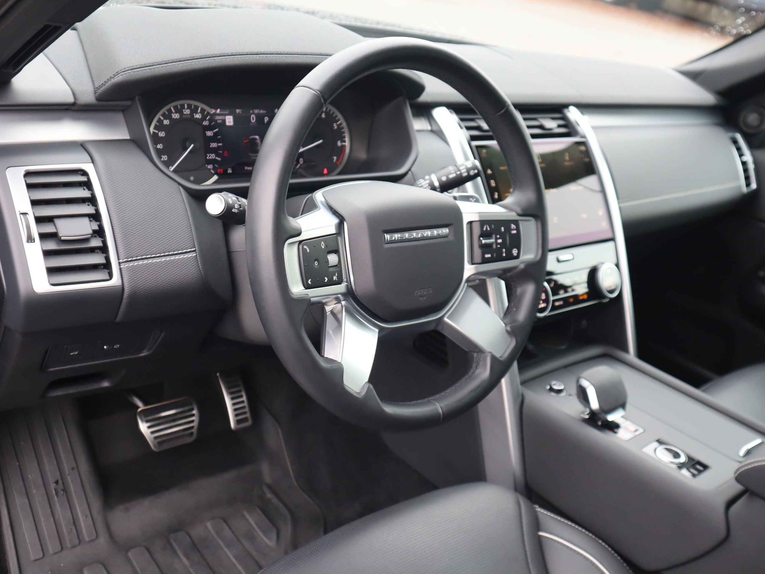 2023 Land Rover Discovery in Vancouver, British Columbia