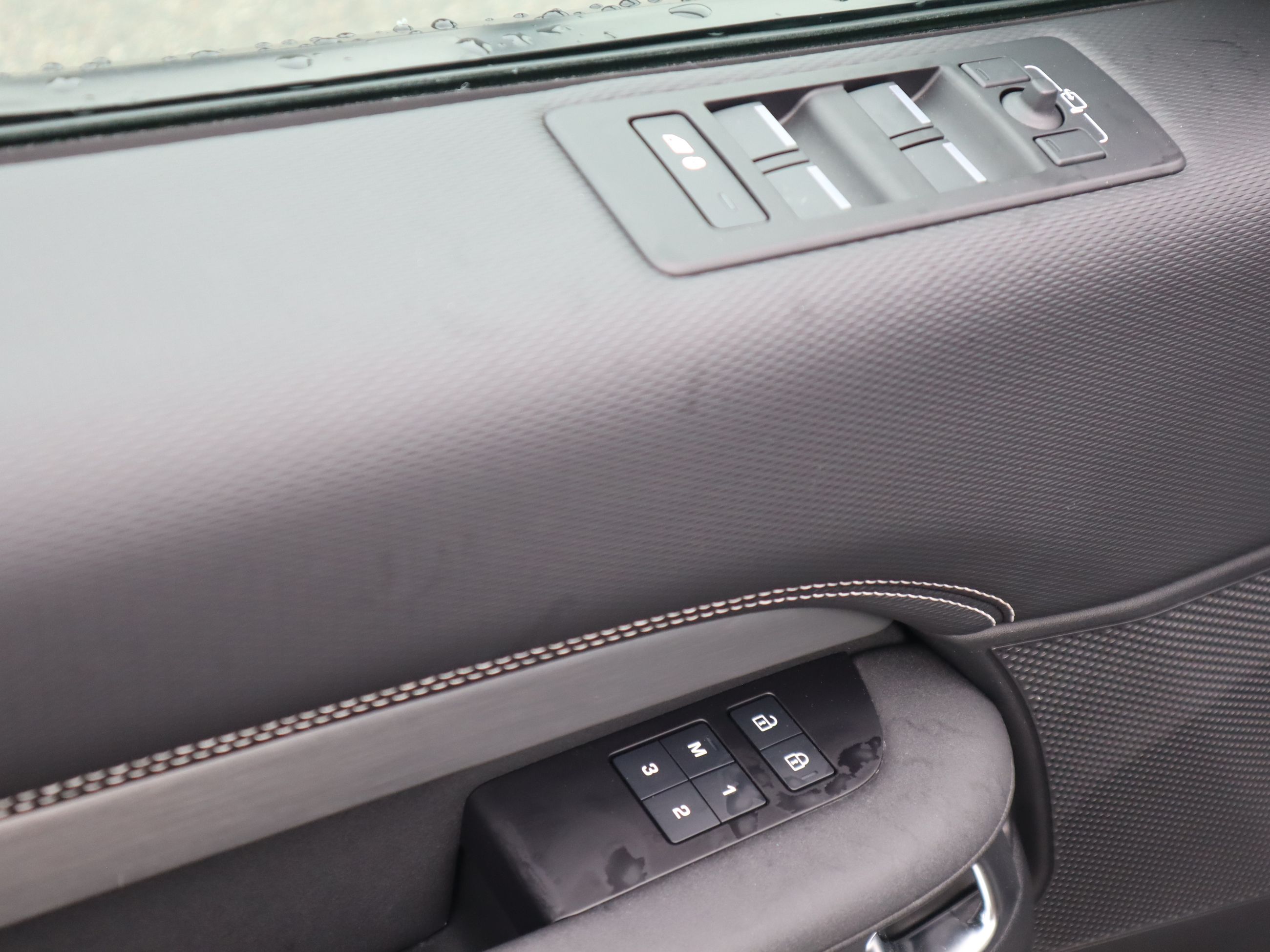 2023 Land Rover Discovery in Vancouver, British Columbia