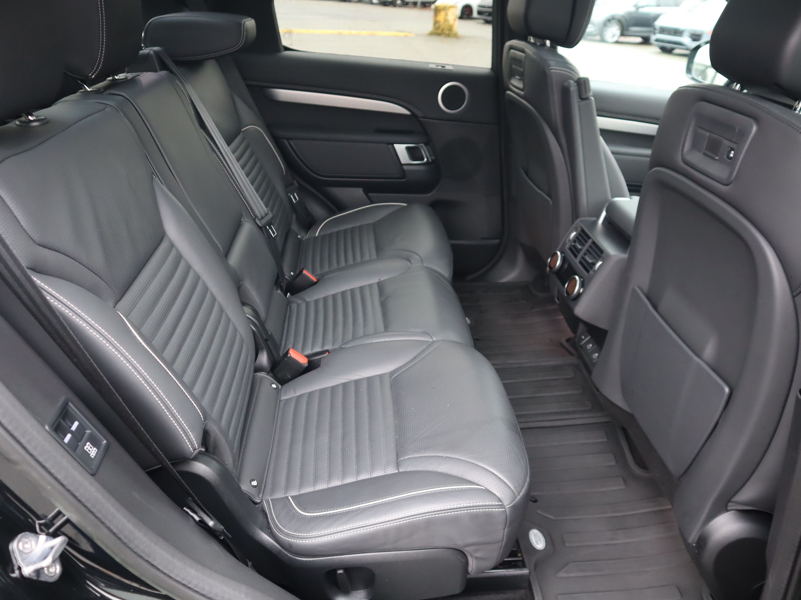 2023 Land Rover Discovery in Vancouver, British Columbia