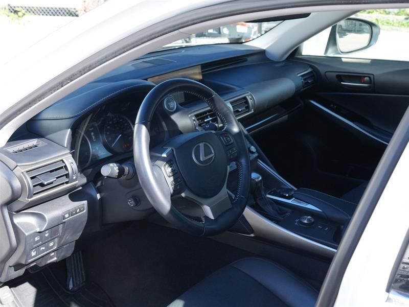 Lexus IS  2019 à Vancouver, Colombie-Britannique