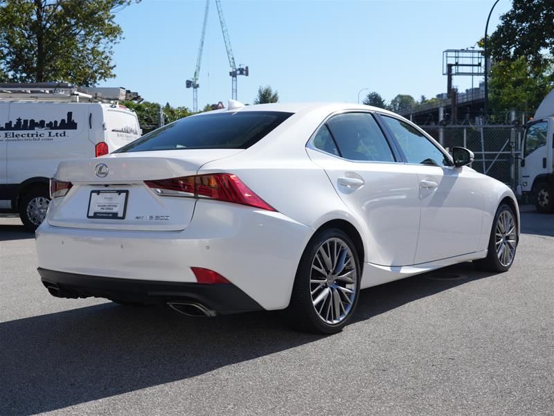 Lexus IS  2019 à Vancouver, Colombie-Britannique