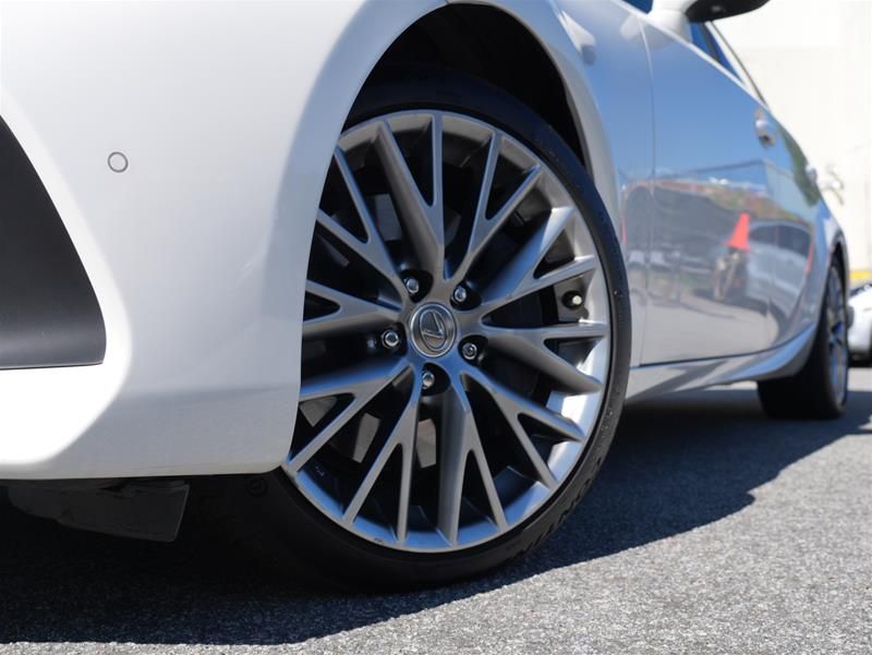 Lexus IS  2019 à Vancouver, Colombie-Britannique