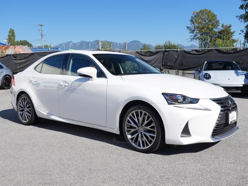 Lexus IS  2019 à Vancouver, Colombie-Britannique