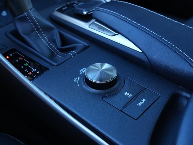 Lexus IS  2019 à Vancouver, Colombie-Britannique