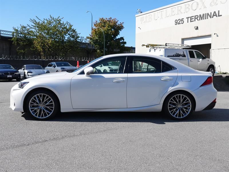 Lexus IS  2019 à Vancouver, Colombie-Britannique