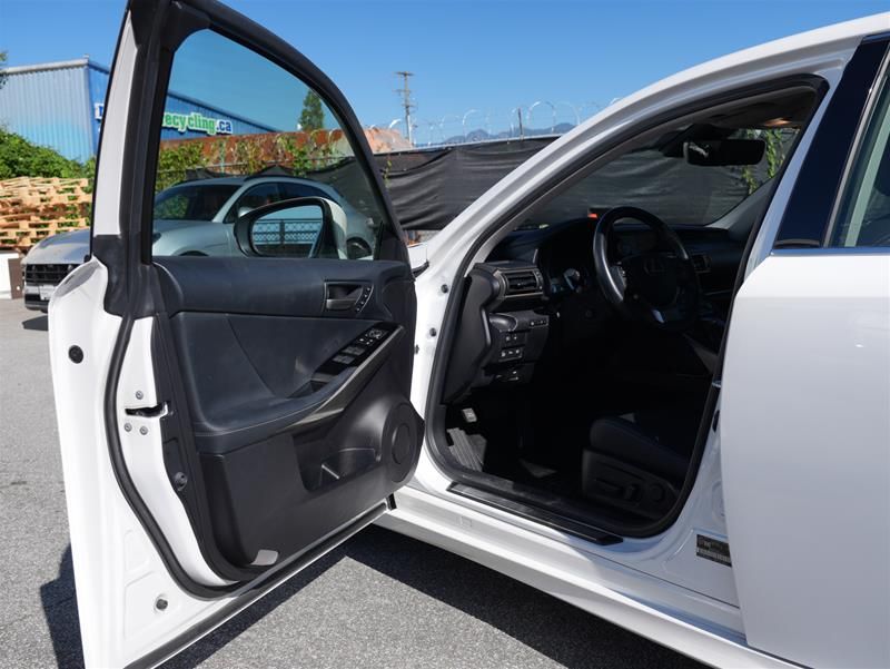 Lexus IS  2019 à Vancouver, Colombie-Britannique