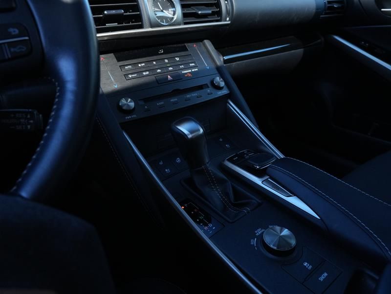 Lexus IS  2019 à Vancouver, Colombie-Britannique