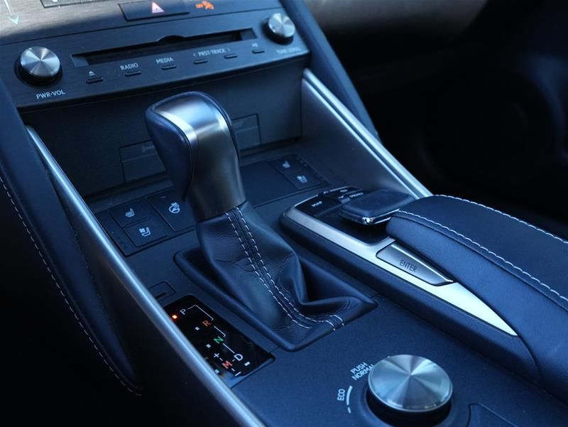 Lexus IS  2019 à Vancouver, Colombie-Britannique