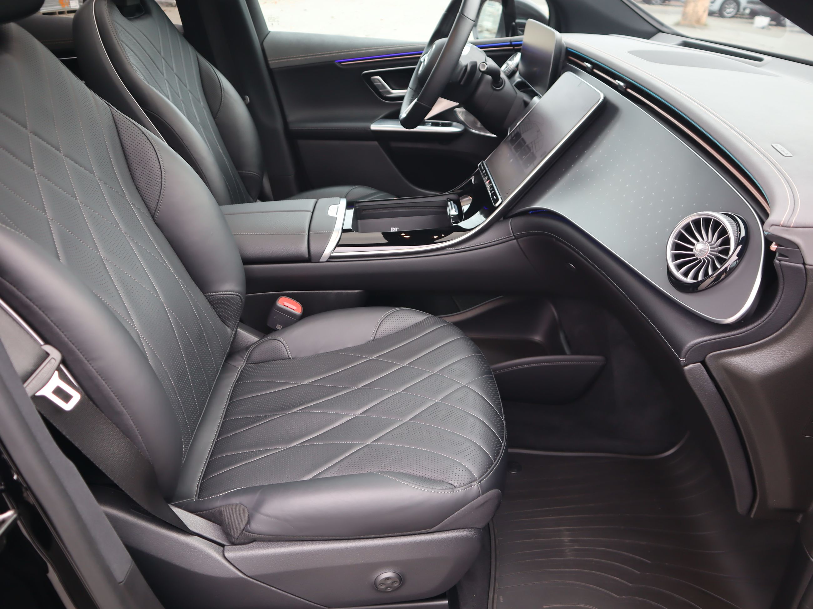 Mercedes-Benz EQE350  2023 à Vancouver, Colombie-Britannique