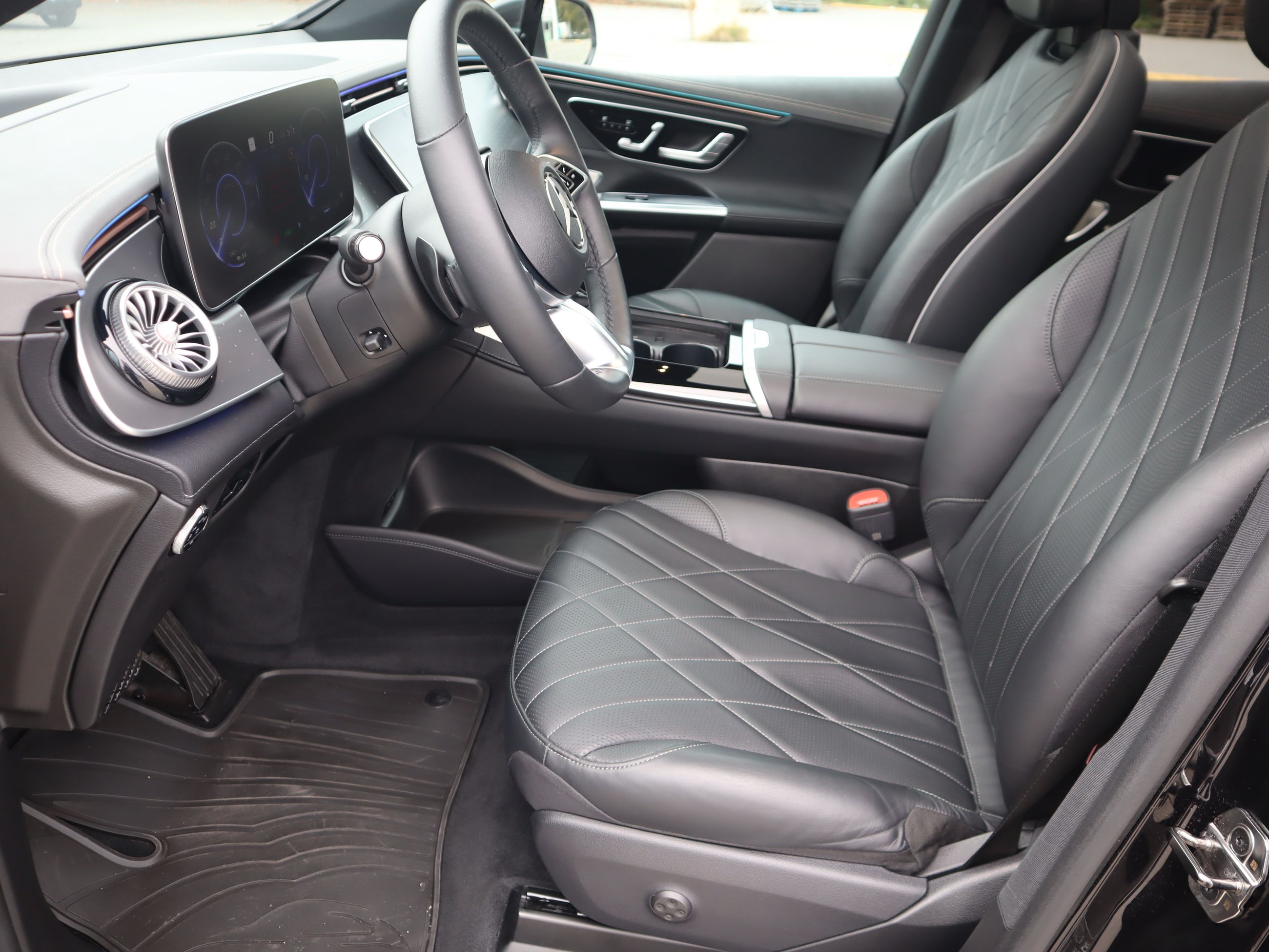 Mercedes-Benz EQE350  2023 à Vancouver, Colombie-Britannique