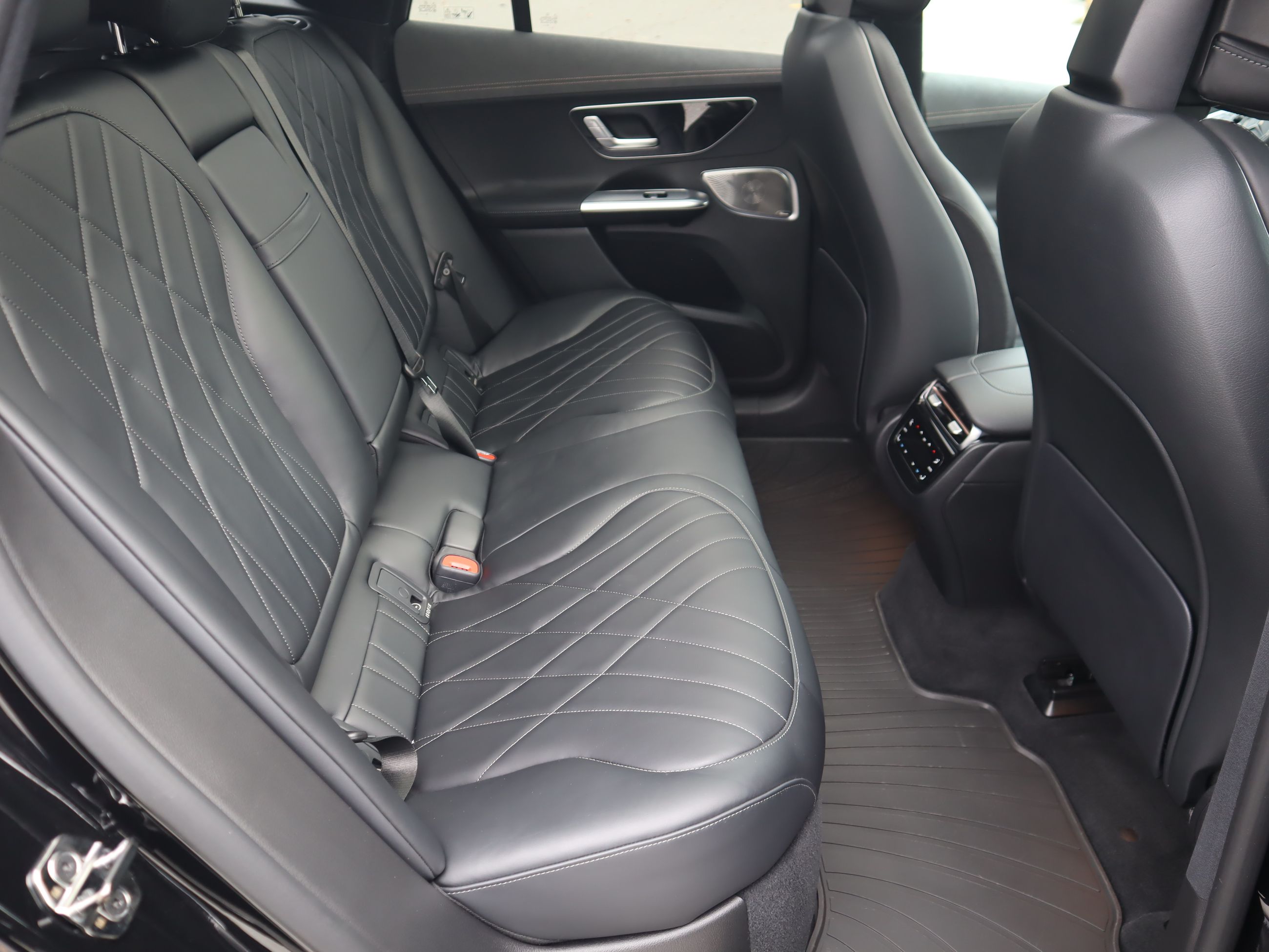 Mercedes-Benz EQE350  2023 à Vancouver, Colombie-Britannique