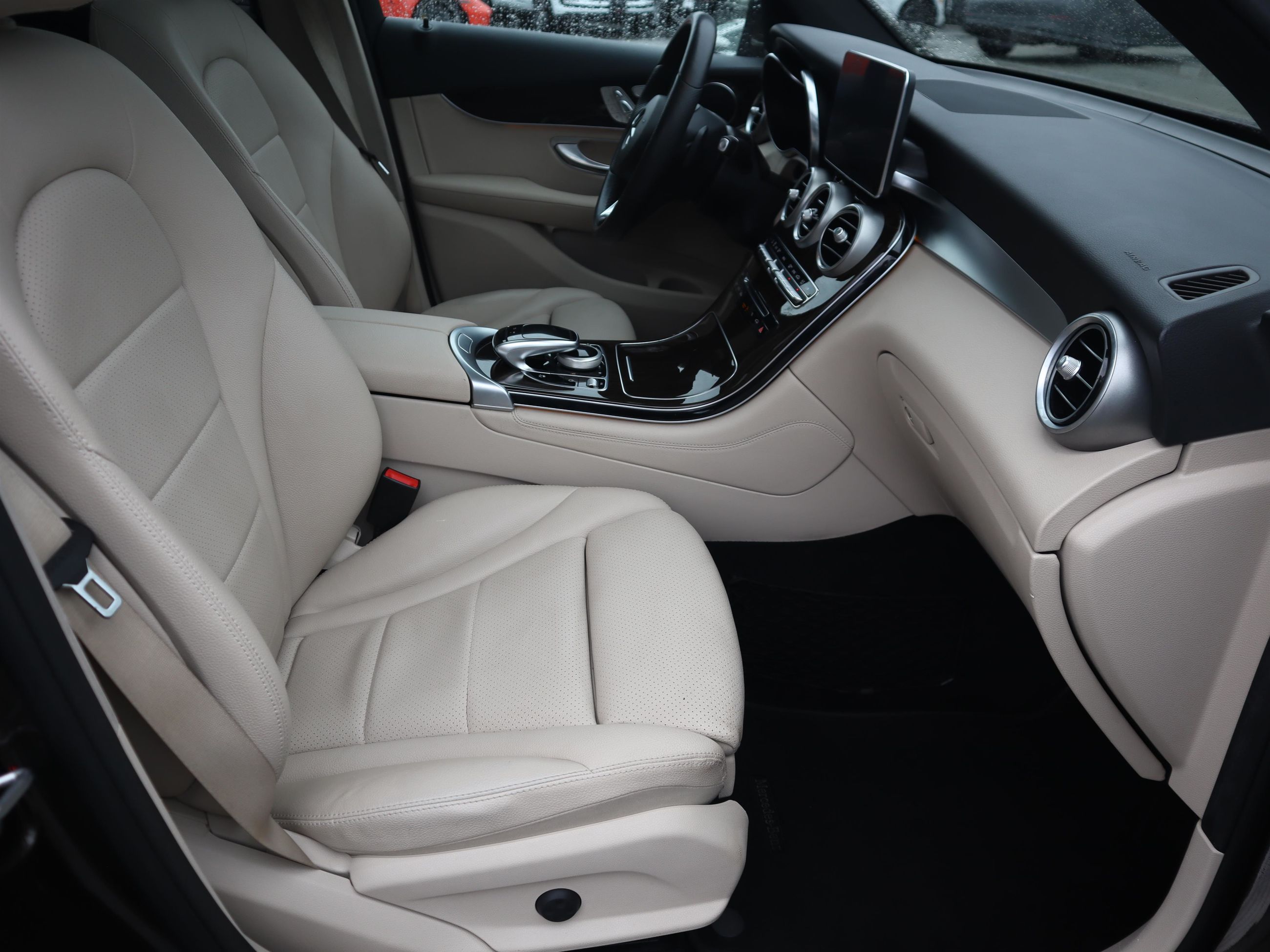 2018 Mercedes-Benz GLC300 in Vancouver, British Columbia