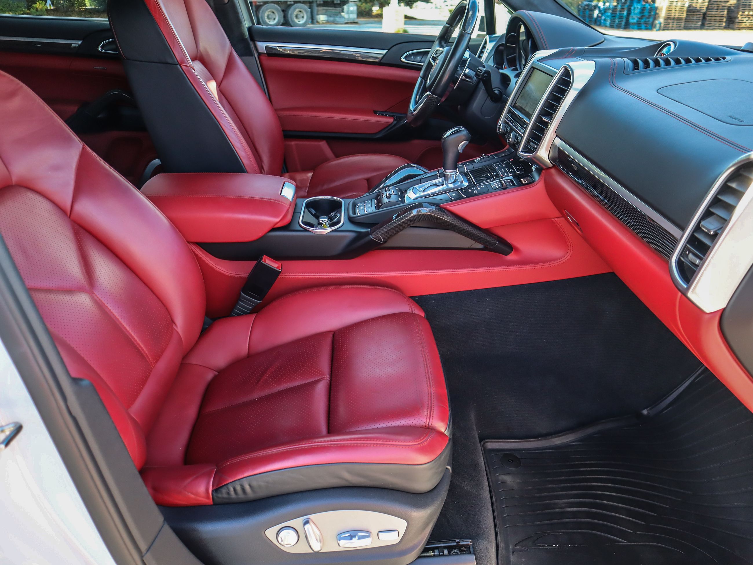 2016 Porsche Cayenne in Vancouver, British Columbia