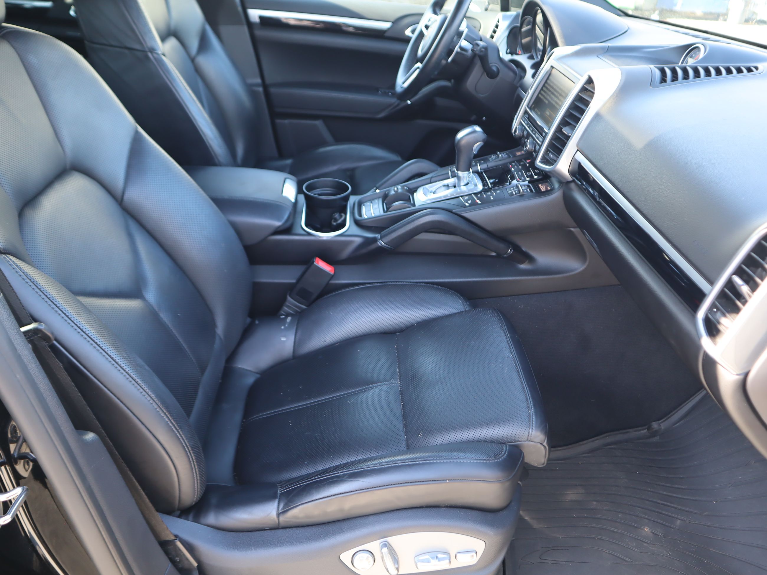 2016 Porsche Cayenne in Vancouver, British Columbia