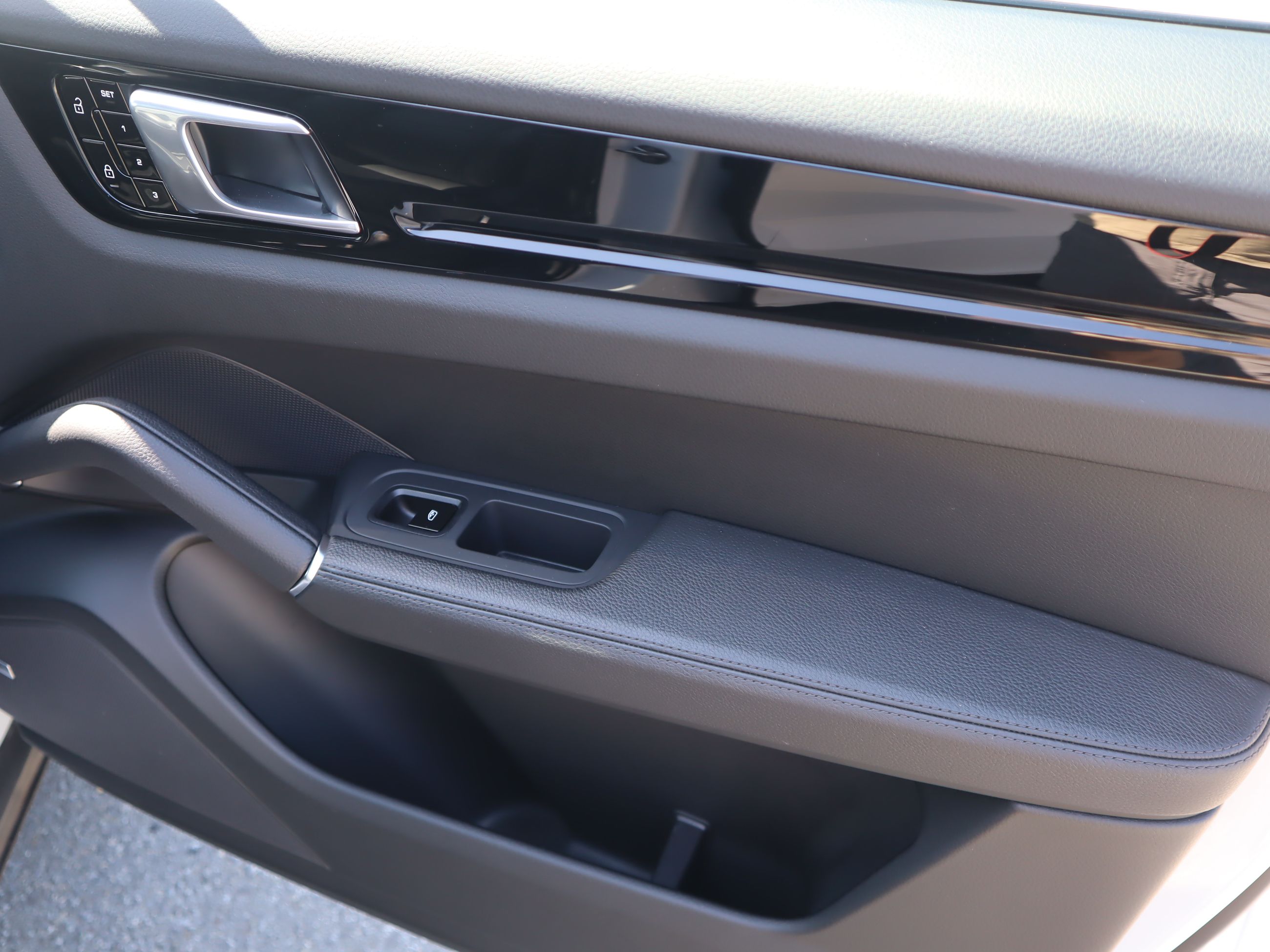 2020 Porsche Cayenne in Vancouver, British Columbia