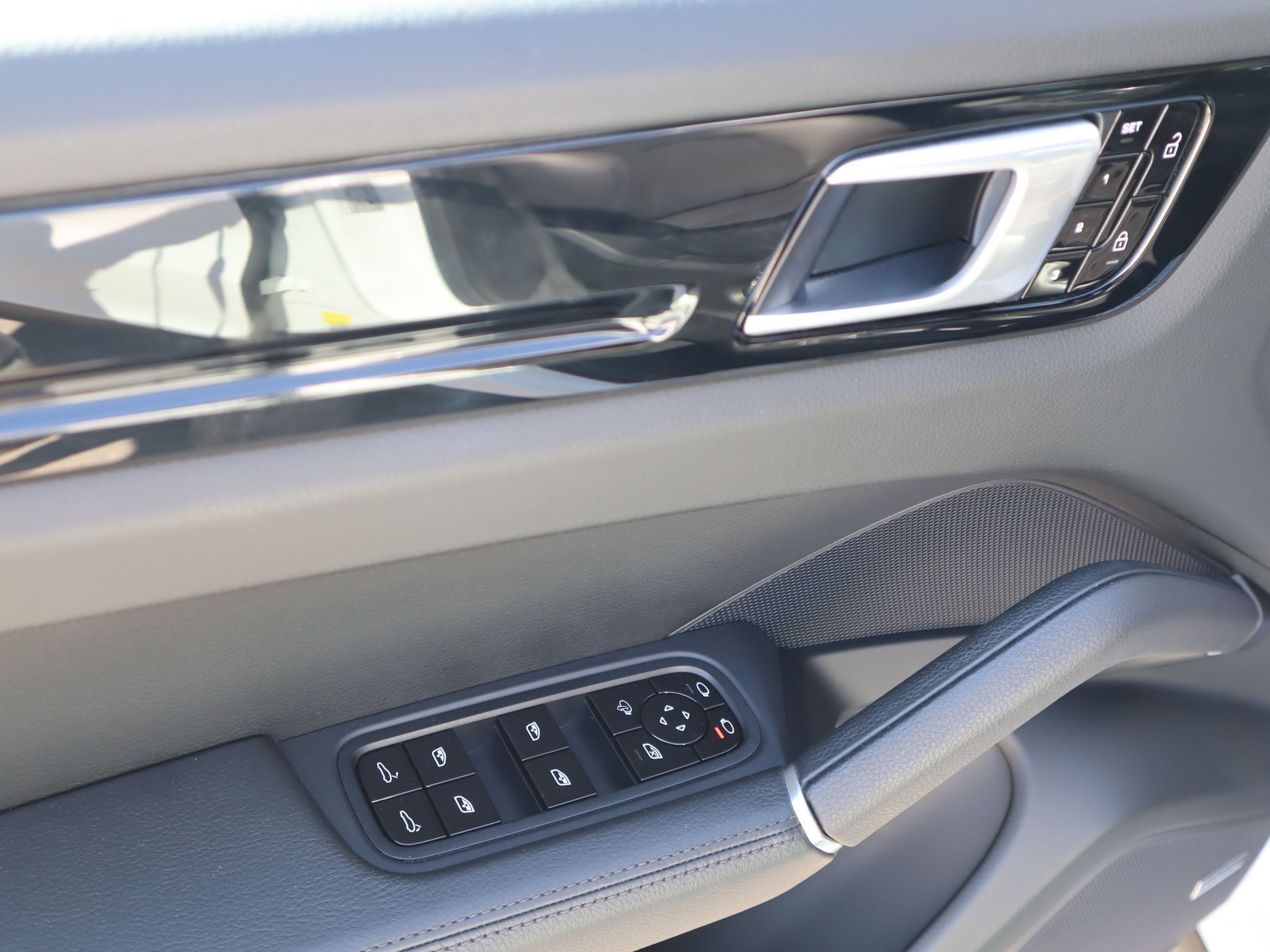 2020 Porsche Cayenne in Vancouver, British Columbia