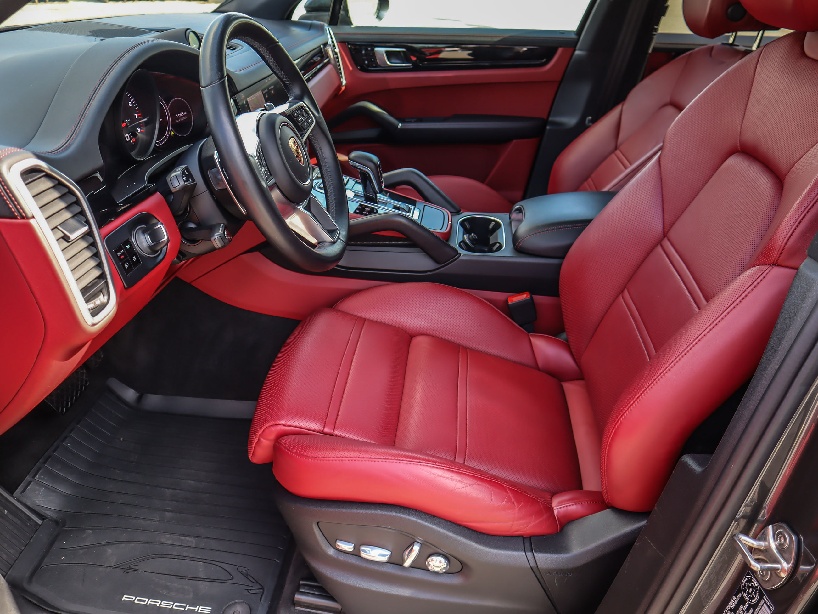 2021 Porsche Cayenne in Vancouver, British Columbia