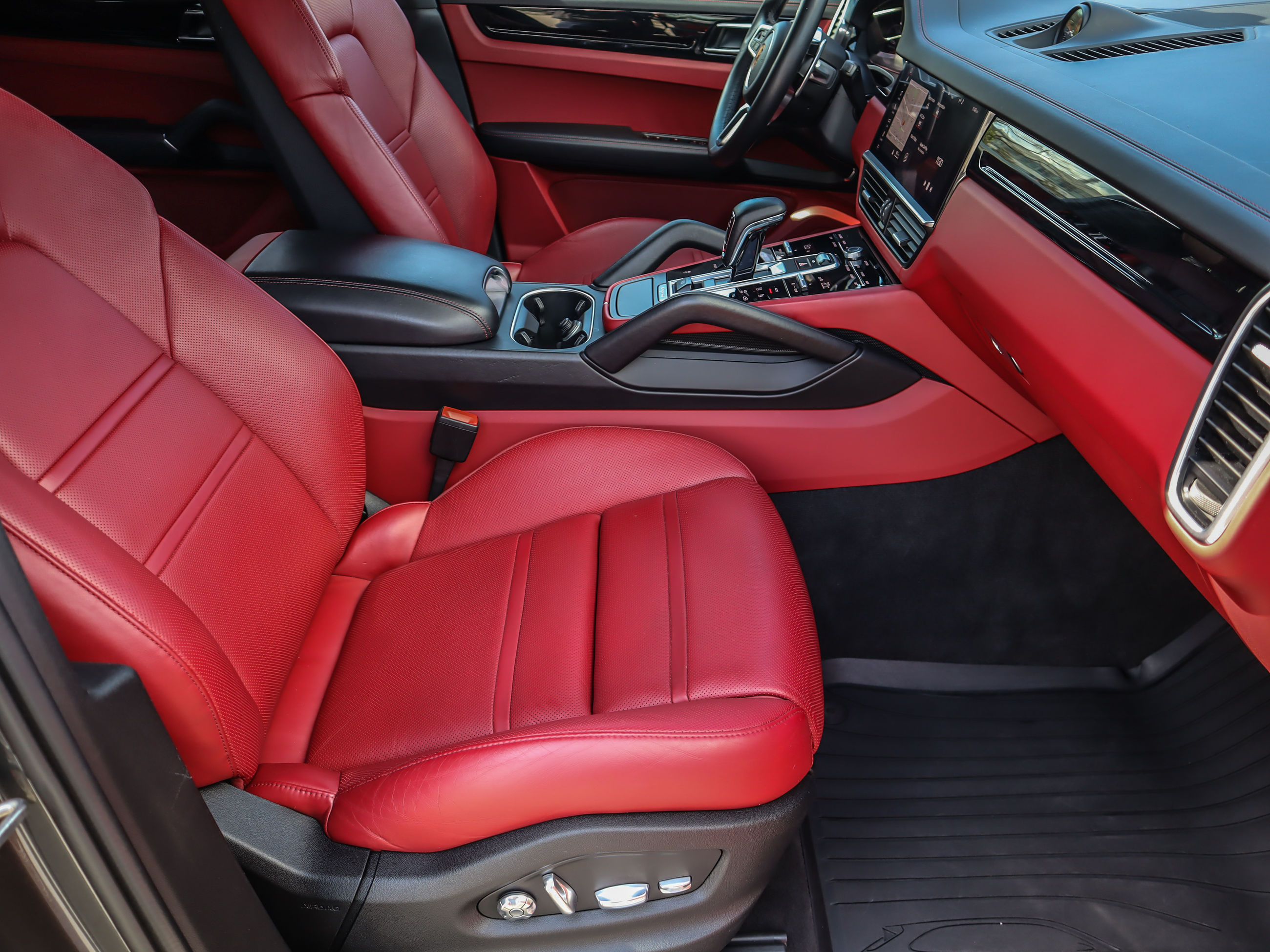 2021 Porsche Cayenne in Vancouver, British Columbia