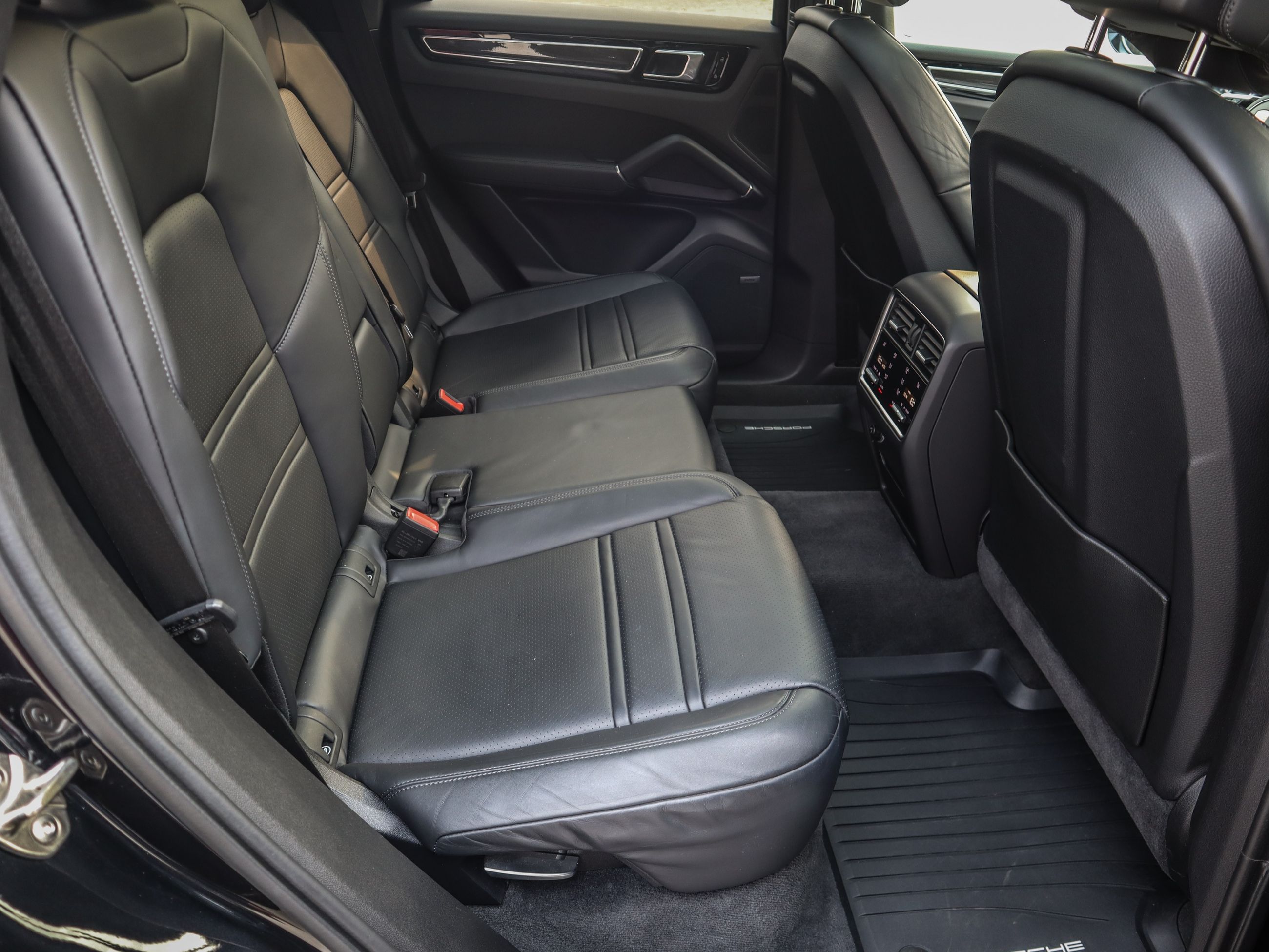 2021 Porsche Cayenne in Vancouver, British Columbia