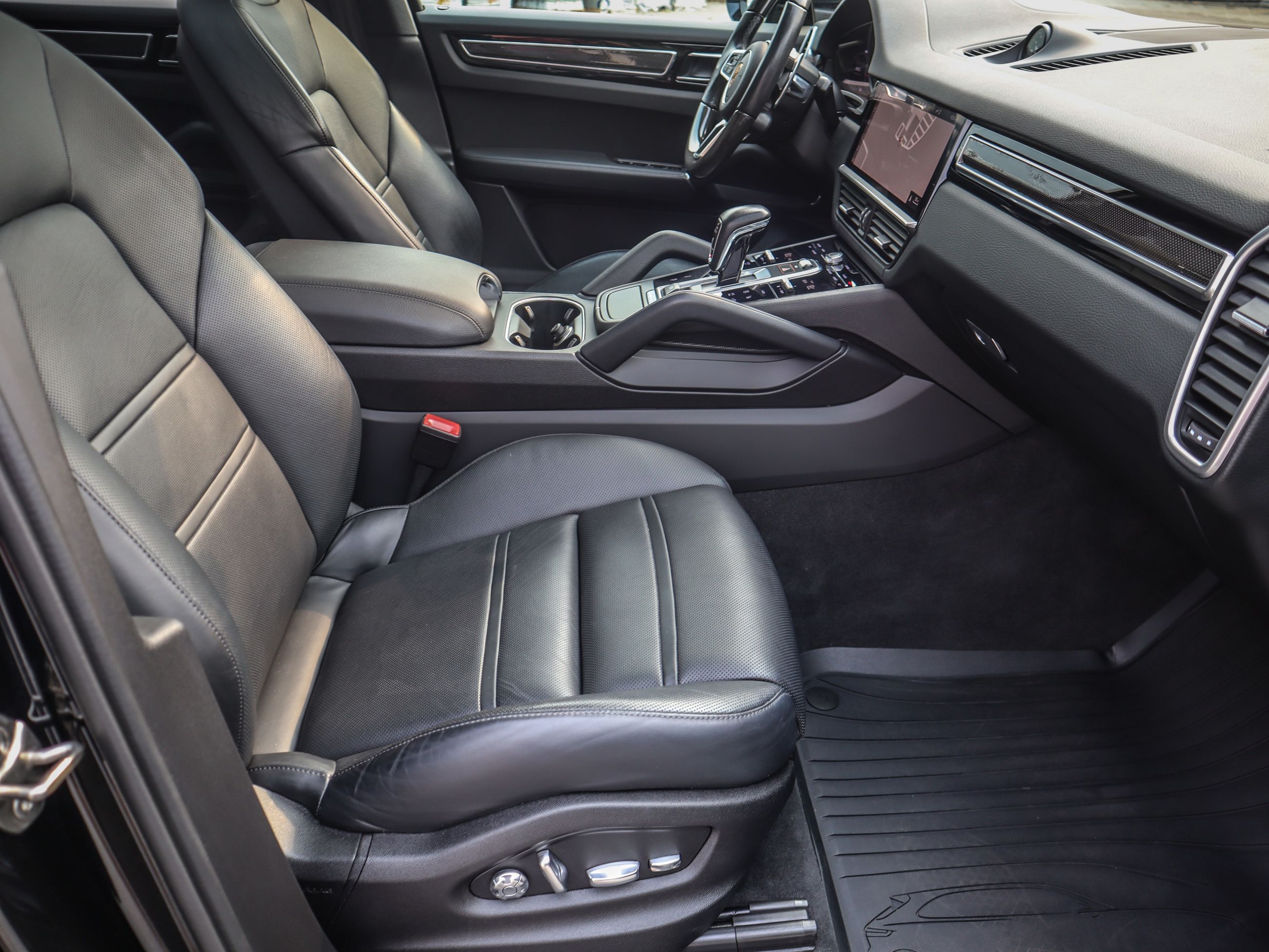 2021 Porsche Cayenne in Vancouver, British Columbia